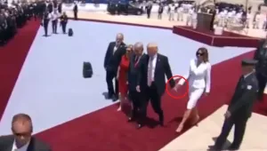 Мелания Тръмп „плесна” американския президент през ръката (ВИДЕО)