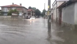 Проливен дъжд наводни улици в Свиленград