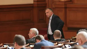 Спор за комунистическото минало: ГЕРБ и БСП заформиха скандал в парламента 