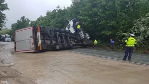 Тежка катастрофа с полски камион затвори за 3 часа Е79 на Северозапад