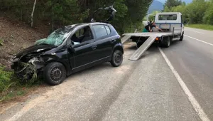 Кола удари два автобуса, превозващи деца 