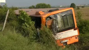 Арестуваха тираджията, блъснал автобус на АМ 
