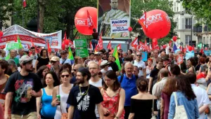 Десетки хиляди протестират срещу реформите на Еманюел Макрон