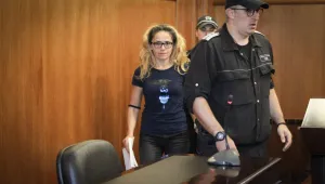 Десислава Иванчева влезе в затворническата болница