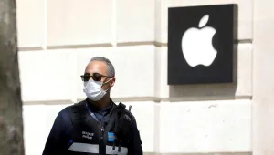 iPhone ще разпознава лицето ни и когато носим маска
