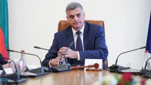 Премиерът: Няма заклел се министър с COVID-19