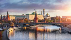 Кметът на Москва предложи  „зони без COVID-19” в ресторантите в руската столица