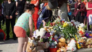 Мълчалив протест в Добрич в памет на малкия Крис, загинал при тежка катастрофа