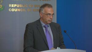 Антон Кутев поднесе извинение на медицинските сестри
