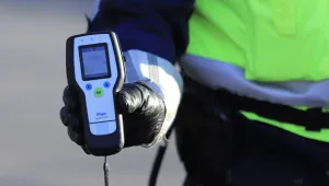 Мъж с 2,12 промила алкохол се удари в крайпътно дърво във Великотърновско 