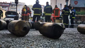 Пожар в пловдивски ресторант: Пламъци погълнаха открит склад и два автомобила