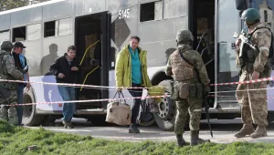 Около 100 цивилни са евакуирани от 
