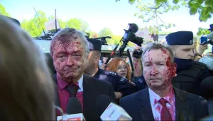 Заляха руския посланик в Полша с червена боя (ВИДЕО)