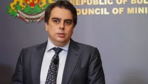 Асен Василев: Стана ясно какъв е залогът - диктатура или парламентарна република
