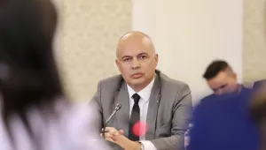 Георги Свиленски: Отсъствието на Борисов и Нинова поражда съмнения