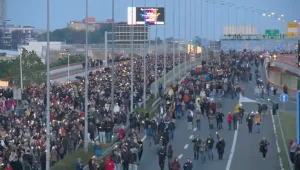 Десетки хиляди излязоха на шествие в Сърбия против насилието