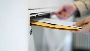 Мистерия: Най-малко 65 жени са получили използвани презервативи по пощата в Мелбърн