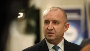 Радев ще връчи български документи на Любчо Георгиевски и Благой Шаторов