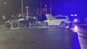 Две коли се удариха на кръстовище в София (СНИМКИ)