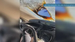 Слънчеви очила на таблото предизвикаха пожар в кола