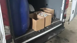 Задържаха двама мъже, разпространявали цигари без разрешително