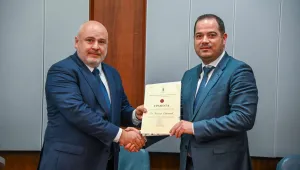 Вътрешният министър Калин Стоянов с отличие от СУ „Св. Климент Охридски“ 