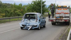 Товарен автомобил удари кола на Е-79 край Благоевград (СНИМКИ)