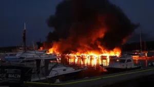 Морето е в опасност: 30 яхти изгоряха на пристанище в Хърватия (СНИМКИ и ВИДЕО)