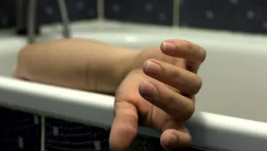 Петгодишно момиче се удави във вана, след като майка му го оставила за кратко