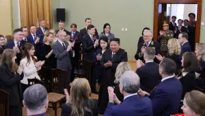 Ким Чен-ун и дъщеря му честваха Деня на победата в руското посолство в Пхенян