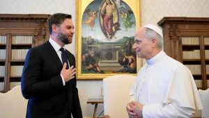 Папа Лъв XIV и вицепрезидентът на САЩ Джей Ди Ванс си размениха подаръци