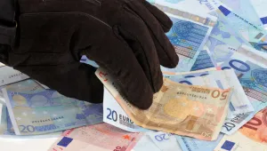 Европейската прокуратура разследва над 100 случая на източване на еврофондове в Гърция