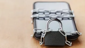„Източникът на цялото зло“: Какво се случи с първия град, ограничил смартфоните за деца