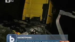Многотонен влекач падна в Искър 