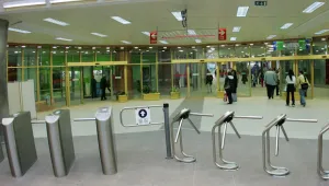 Метровлаковете спряха за осем минути при станция 