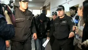 Задържаният с подкуп данъчен остава в ареста