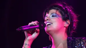 Спрягат Лили Алън, Марк Ронсън и Jessie J за концерт в памет на Ейми