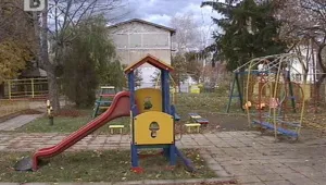 Започват да закриват домове за деца