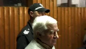 Лекарят, извършвал нелегални аборти, остава в ареста