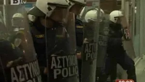 Сблъсъци между докери и полиция в центъра на Атина