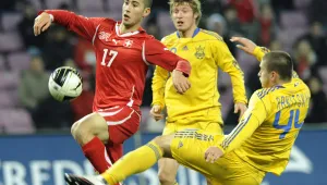 Съперникът на България за Евро 2012 Швейцария завърши 2:2 с Украйна