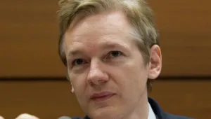 Асандж пред Си Би ЕС: Не съм насърчавал никого да изнася информация
