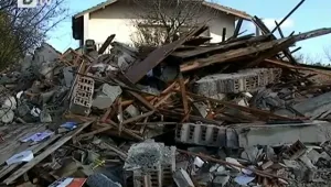 40-тонен кран вади потъналите лодки в Ченгене скеле