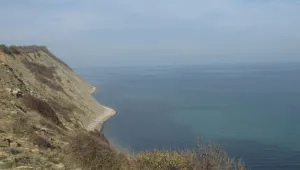 Бурята снощи обърна лодка с трима рибари до нос Емине