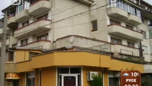 Бурни купони до зори в кръчми под балкона 