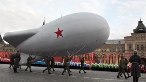 Хиляди се включиха в парад в Москва