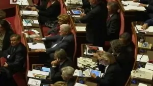 Депутатите в Италия си намалиха заплатите с 1300 евро