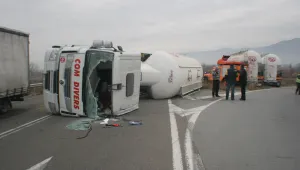 Автобус и кола се удариха край Пловдив, загина 45-годишен мъж