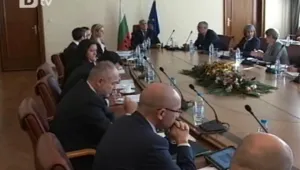 По-високи заплати за изкушените от корупция чиновници