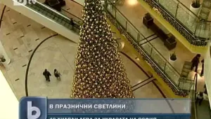 Коледата подрани с месец... в магазините и по улиците